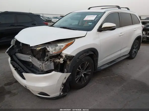 5TDKKRFH0GS140240 2016 TOYOTA HIGHLANDER - Image 2