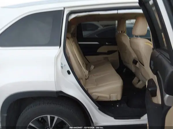 5TDKKRFH0GS140240 2016 TOYOTA HIGHLANDER - Image 8