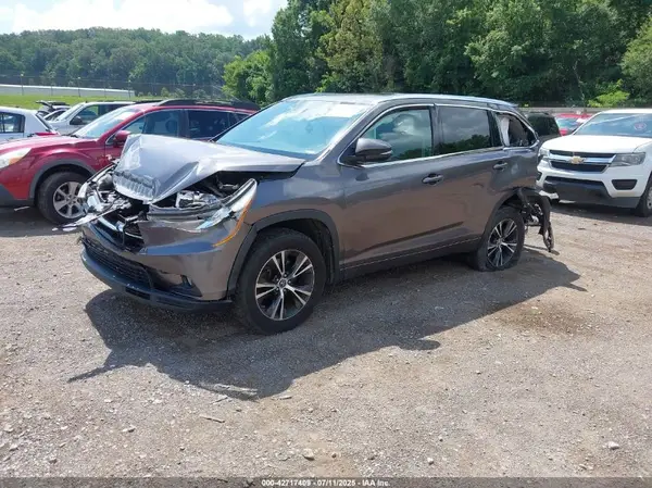5TDKKRFH0GS140982 2016 TOYOTA HIGHLANDER - Image 2