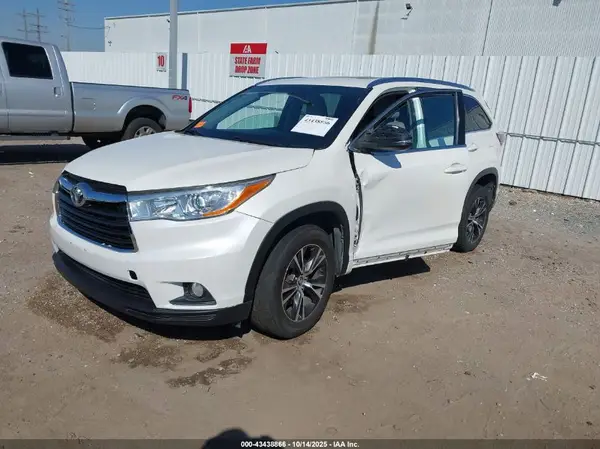 5TDKKRFH0GS141694 2016 TOYOTA HIGHLANDER - Image 2