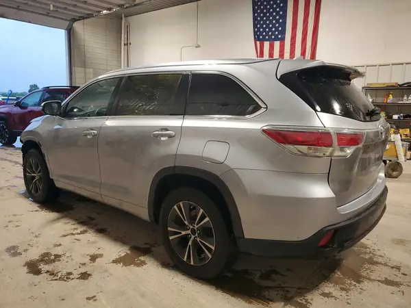 5TDKKRFH0GS147611 2016 TOYOTA HIGHLANDER - Image 2
