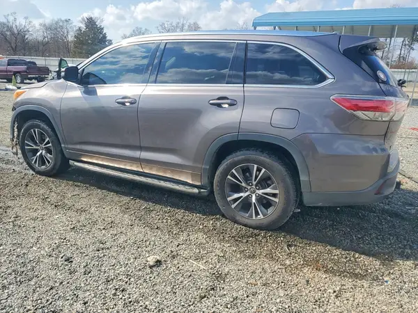 5TDKKRFH0GS149309 2016 TOYOTA HIGHLANDER - Image 2