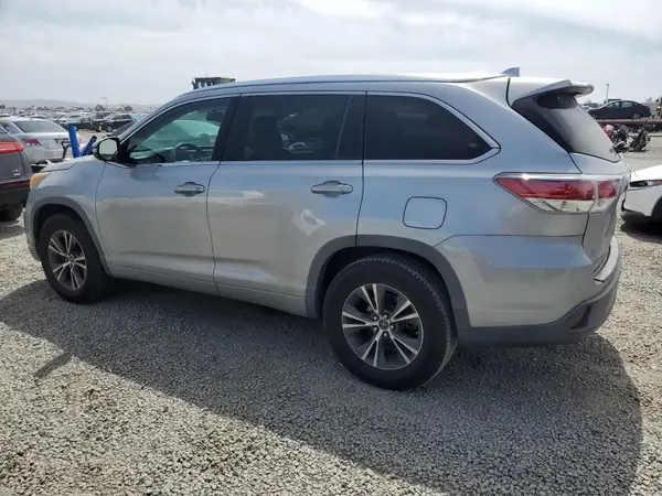 5TDKKRFH0GS158222 2016 TOYOTA HIGHLANDER - Image 2