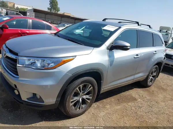 5TDKKRFH0GS176140 2016 TOYOTA HIGHLANDER - Image 2