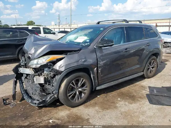 5TDKKRFH0GS180334 2016 TOYOTA HIGHLANDER - Image 2