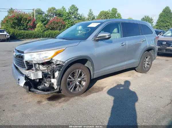 5TDKKRFH0GS500932 2016 TOYOTA HIGHLANDER - Image 2