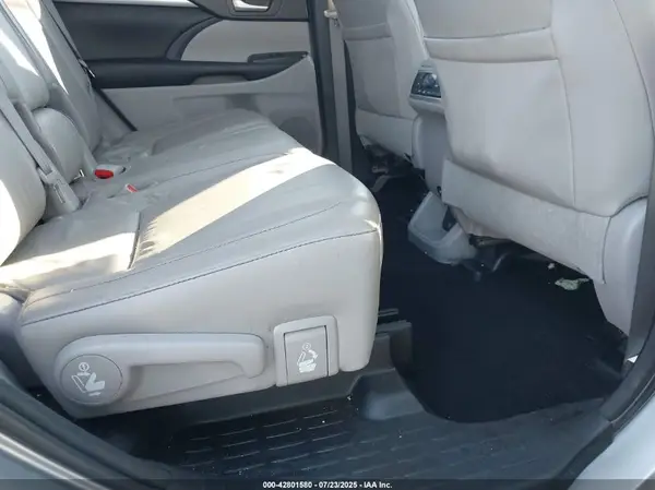 5TDKKRFH0GS500932 2016 TOYOTA HIGHLANDER - Image 8