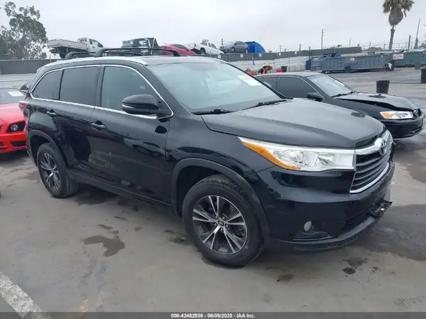 5TDKKRFH0GS502180 2016 TOYOTA HIGHLANDER - Image 1
