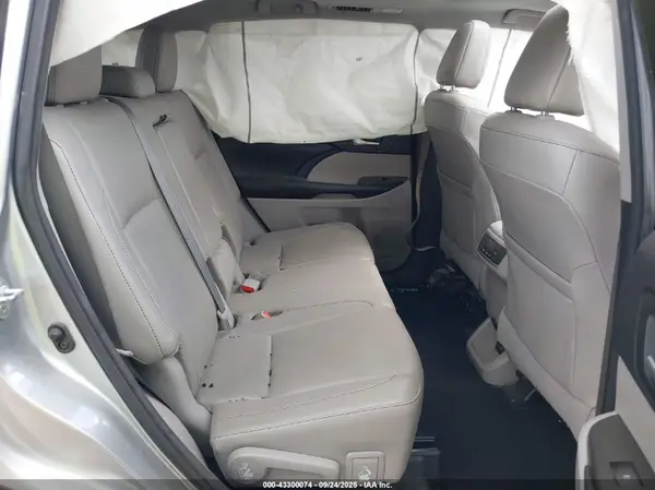 5TDKKRFH0GS502941 2016 TOYOTA HIGHLANDER - Image 8