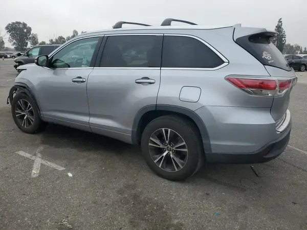 5TDKKRFH0GS504236 2016 TOYOTA HIGHLANDER - Image 2