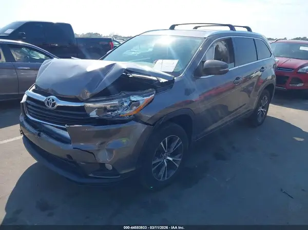 5TDKKRFH0GS506066 2016 TOYOTA HIGHLANDER - Image 2