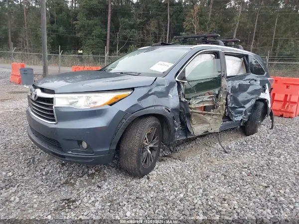 5TDKKRFH0GS507105 2016 TOYOTA HIGHLANDER - Image 2