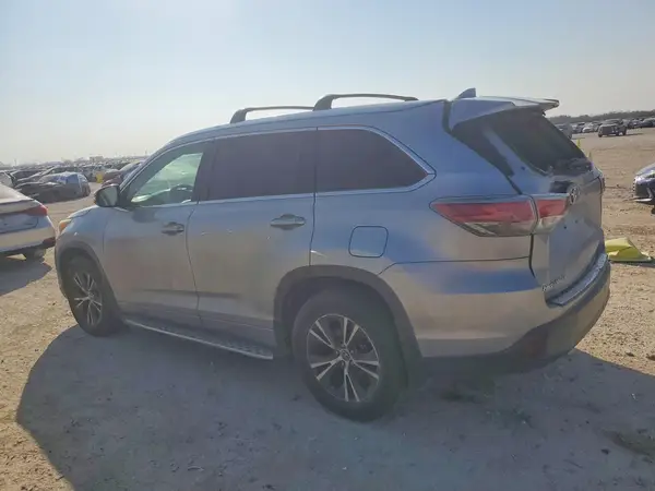 5TDKKRFH0GS507220 2016 TOYOTA HIGHLANDER - Image 2