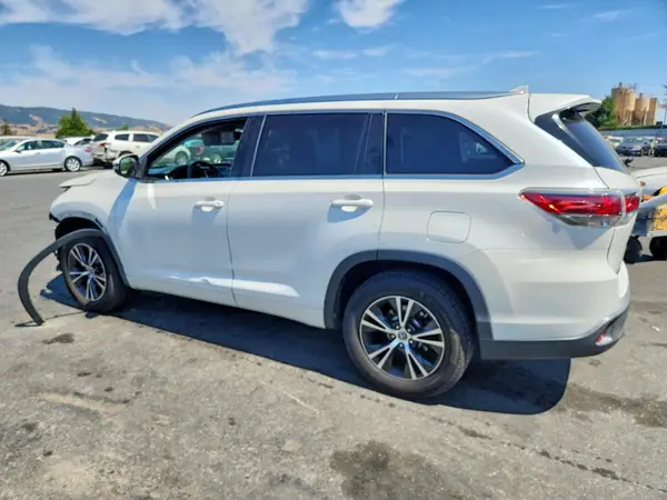 5TDKKRFH1GS122474 2016 TOYOTA HIGHLANDER - Image 2
