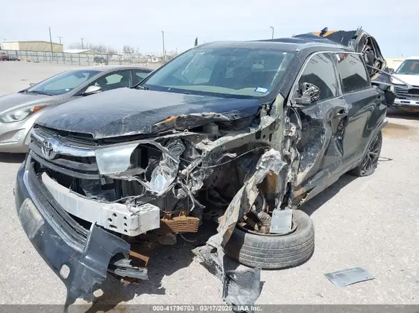 5TDKKRFH1GS139842 2016 TOYOTA HIGHLANDER - Image 2