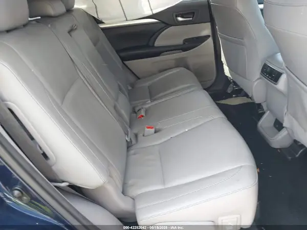 5TDKKRFH1GS174865 2016 TOYOTA HIGHLANDER - Image 8