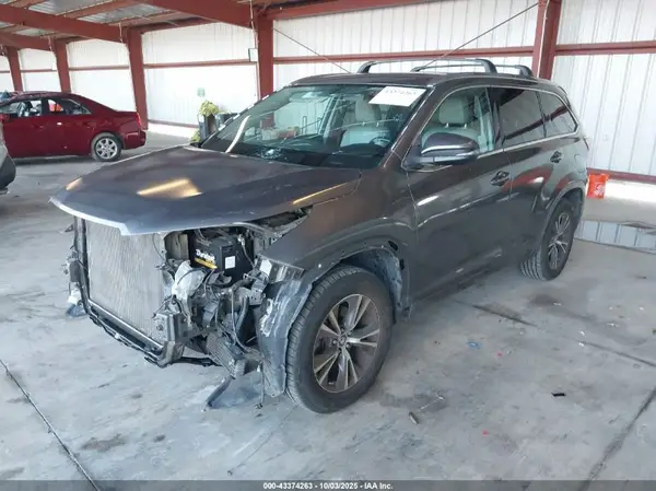 5TDKKRFH1GS180598 2016 TOYOTA HIGHLANDER - Image 2