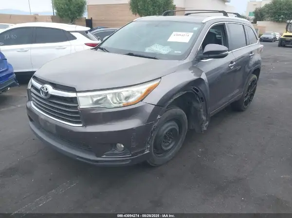 5TDKKRFH1GS504410 2016 TOYOTA HIGHLANDER - Image 2