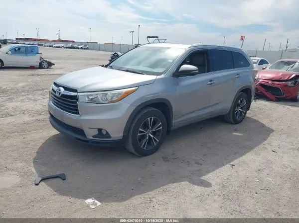 5TDKKRFH1GS505251 2016 TOYOTA HIGHLANDER - Image 2