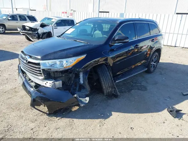 5TDKKRFH2GS120619 2016 TOYOTA HIGHLANDER - Image 2
