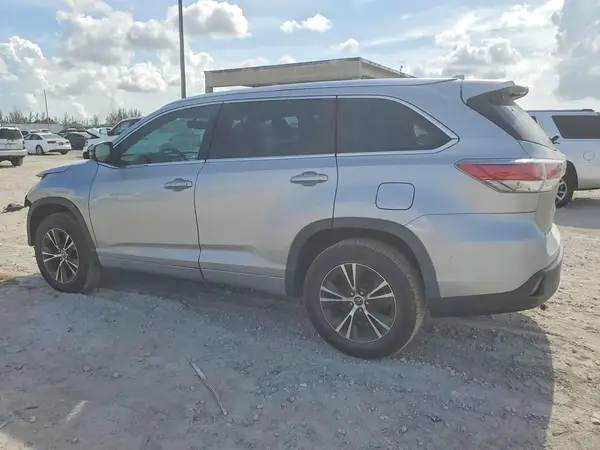 5TDKKRFH2GS121625 2016 TOYOTA HIGHLANDER - Image 2