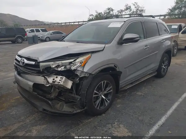 5TDKKRFH2GS122595 2016 TOYOTA HIGHLANDER - Image 2