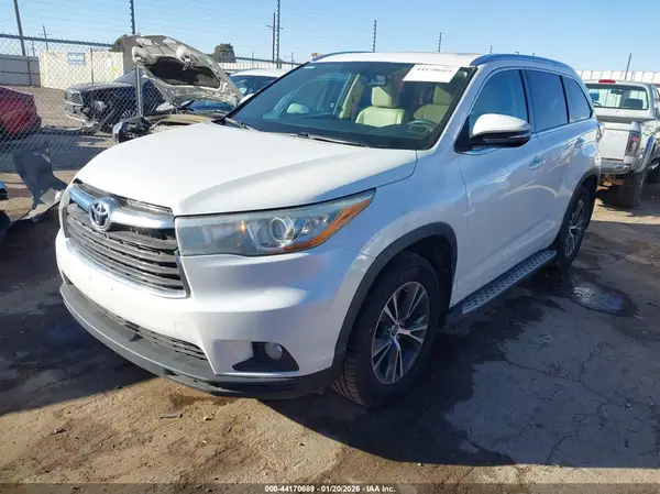 5TDKKRFH2GS141857 2016 TOYOTA HIGHLANDER - Image 2