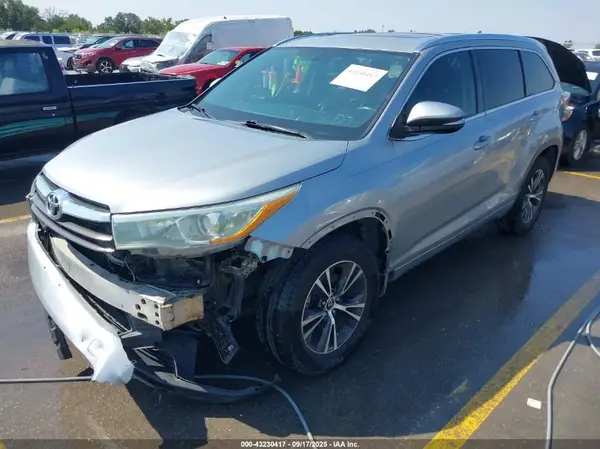 5TDKKRFH2GS159517 2016 TOYOTA HIGHLANDER - Image 2
