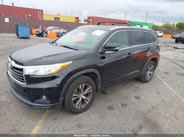 5TDKKRFH2GS159744 2016 TOYOTA HIGHLANDER - Image 2