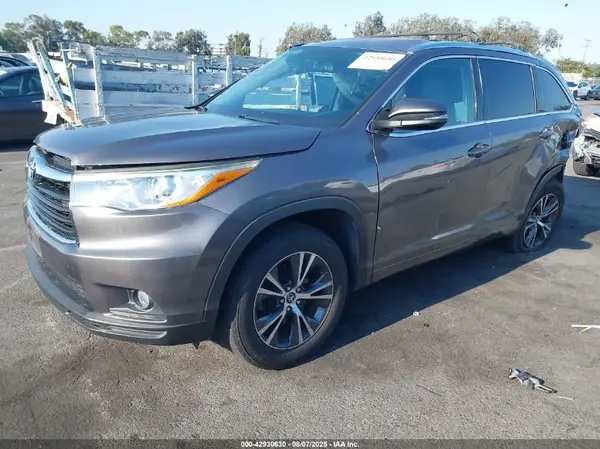 5TDKKRFH2GS161753 2016 TOYOTA HIGHLANDER - Image 2