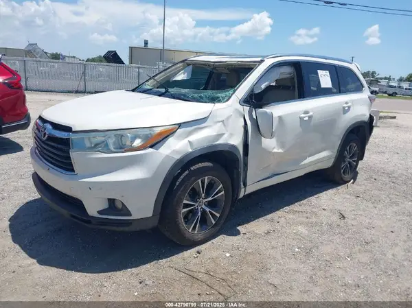 5TDKKRFH2GS503198 2016 TOYOTA HIGHLANDER - Image 2