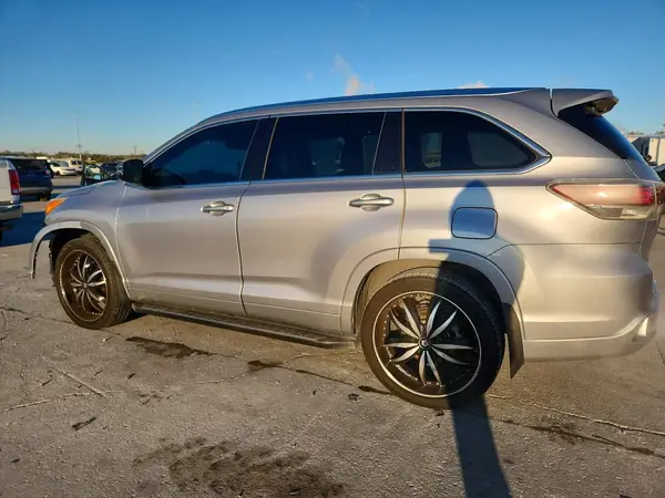 5TDKKRFH2GS504027 2016 TOYOTA HIGHLANDER - Image 2