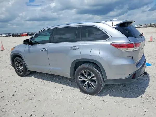 5TDKKRFH2GS507221 2016 TOYOTA HIGHLANDER - Image 2