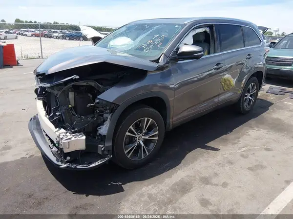 5TDKKRFH3GS140085 2016 TOYOTA HIGHLANDER - Image 2