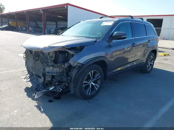 5TDKKRFH3GS142256 2016 TOYOTA HIGHLANDER - Image 2