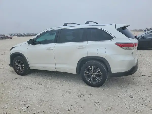 5TDKKRFH3GS146646 2016 TOYOTA HIGHLANDER - Image 2