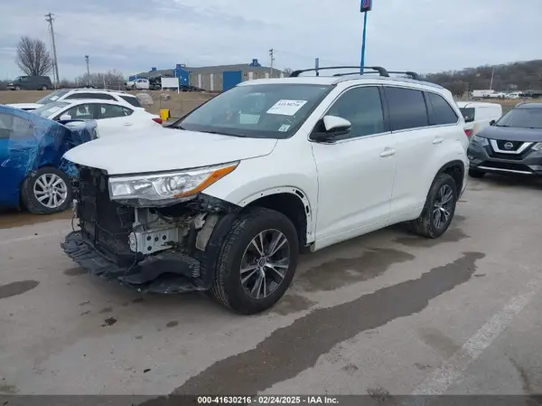 5TDKKRFH3GS153709 2016 TOYOTA HIGHLANDER - Image 2