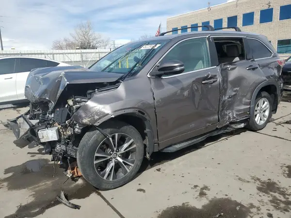5TDKKRFH3GS155623 2016 TOYOTA HIGHLANDER - Image 1