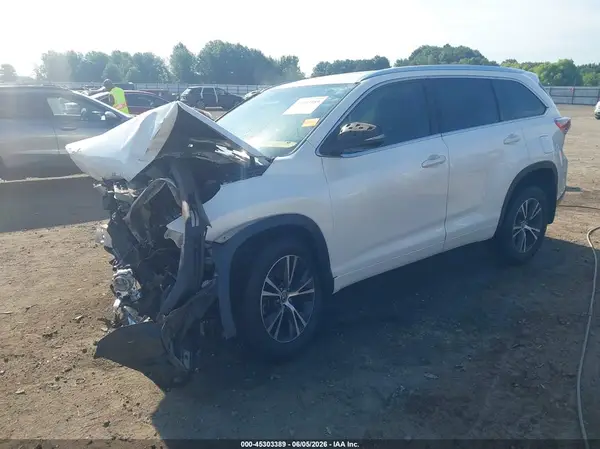 5TDKKRFH3GS164502 2016 TOYOTA HIGHLANDER - Image 2