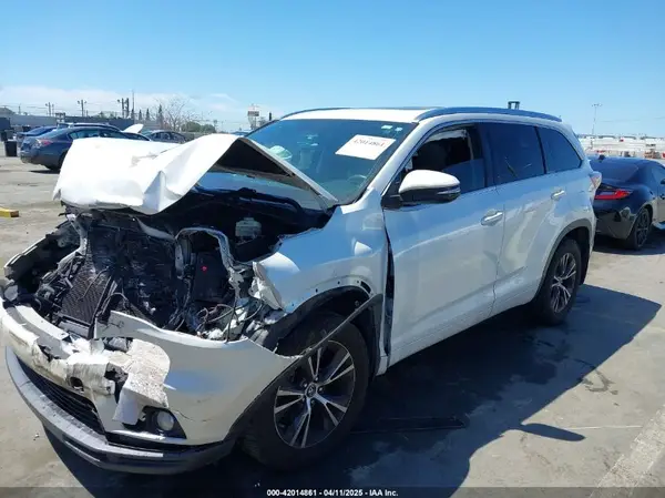 5TDKKRFH3GS175922 2016 TOYOTA HIGHLANDER - Image 2