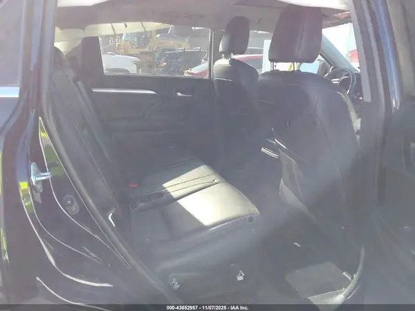 5TDKKRFH3GS176830 2016 TOYOTA HIGHLANDER - Image 8