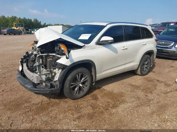 5TDKKRFH3GS177881 2016 TOYOTA HIGHLANDER - Image 2