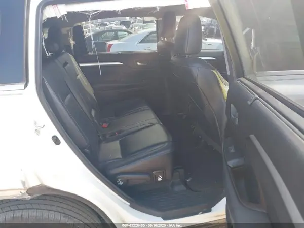 5TDKKRFH3GS177881 2016 TOYOTA HIGHLANDER - Image 8