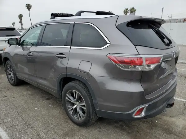 5TDKKRFH3GS180408 2016 TOYOTA HIGHLANDER - Image 2