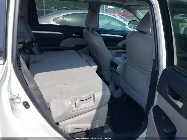 5TDKKRFH3GS184684 2016 TOYOTA HIGHLANDER - Image 8