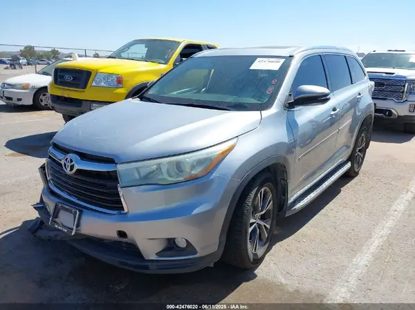 5TDKKRFH4GS130424 2016 TOYOTA HIGHLANDER - Image 2
