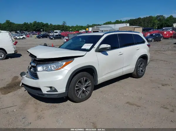 5TDKKRFH4GS132237 2016 TOYOTA HIGHLANDER - Image 2