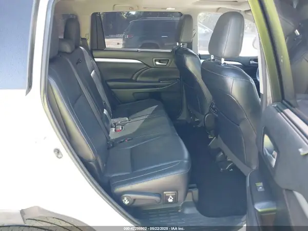 5TDKKRFH4GS132237 2016 TOYOTA HIGHLANDER - Image 8