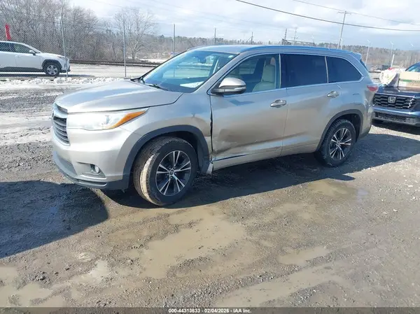 5TDKKRFH4GS133694 2016 TOYOTA HIGHLANDER - Image 2