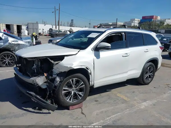 5TDKKRFH4GS136627 2016 TOYOTA HIGHLANDER - Image 2